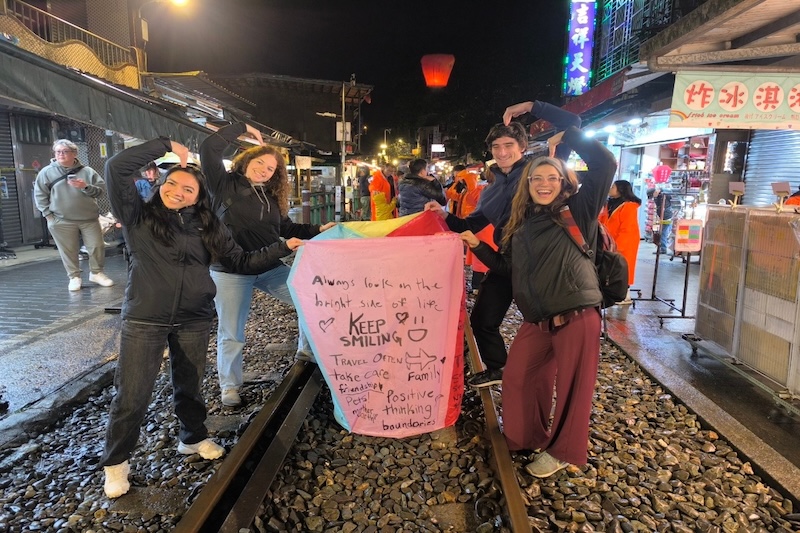 LINE_ALBUM_2024.12.19 Yehliu Jiufen Shifen 😄 ✨_241220_151